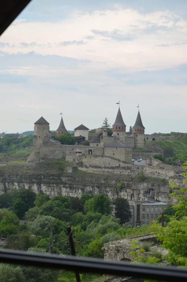 Джерело Kamjanets-Podilskyj Exteriör bild